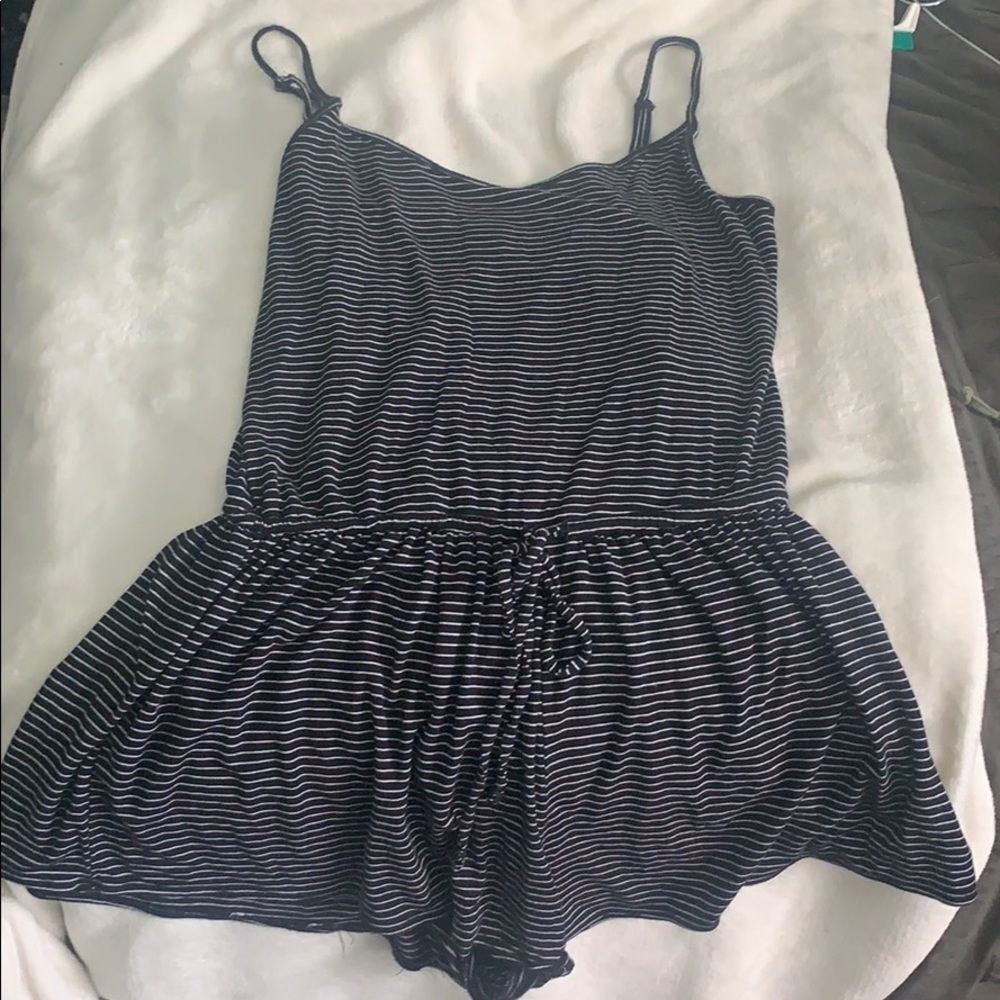Romper black and white stripes
